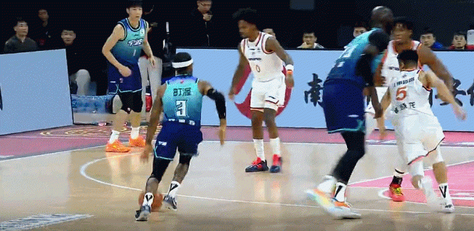 联手发威！上海四外援攻防皆给力 合砍46分 带队轻松大胜cba俱乐部杯