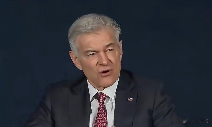 联邦医疗保险和医疗补助服务中心主任默罕默德·奥兹表示，如果通过提升健康水平，让普