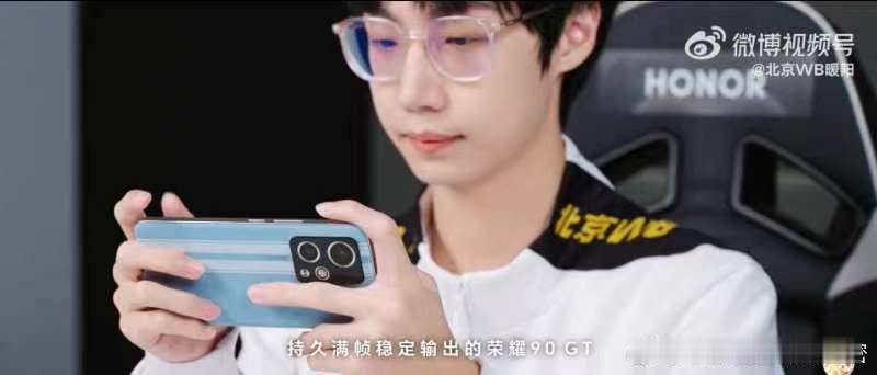 #WB只打逆风局# 决赛了大佬们，辛苦再跟一波北京WB战队的slogan是：荣耀