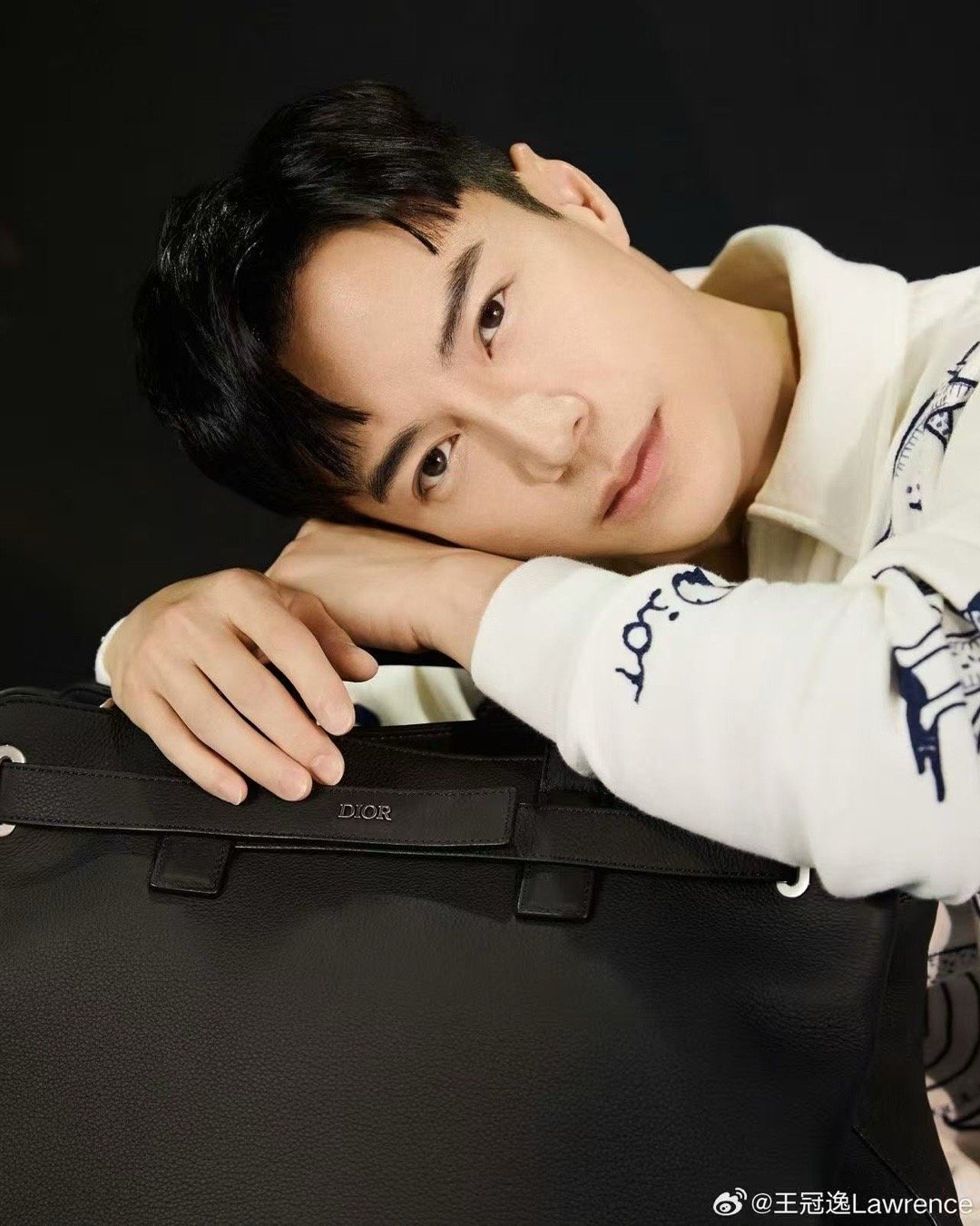 王冠逸新剧有种道明寺的蠢萌王冠逸新剧蠢萌式追爱 香港大少爷追人确实有一套。被踢掉