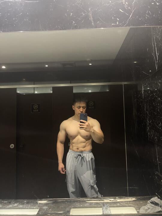 昨天拉肚子发烧🤒️ 今天状态很差😑胸卡