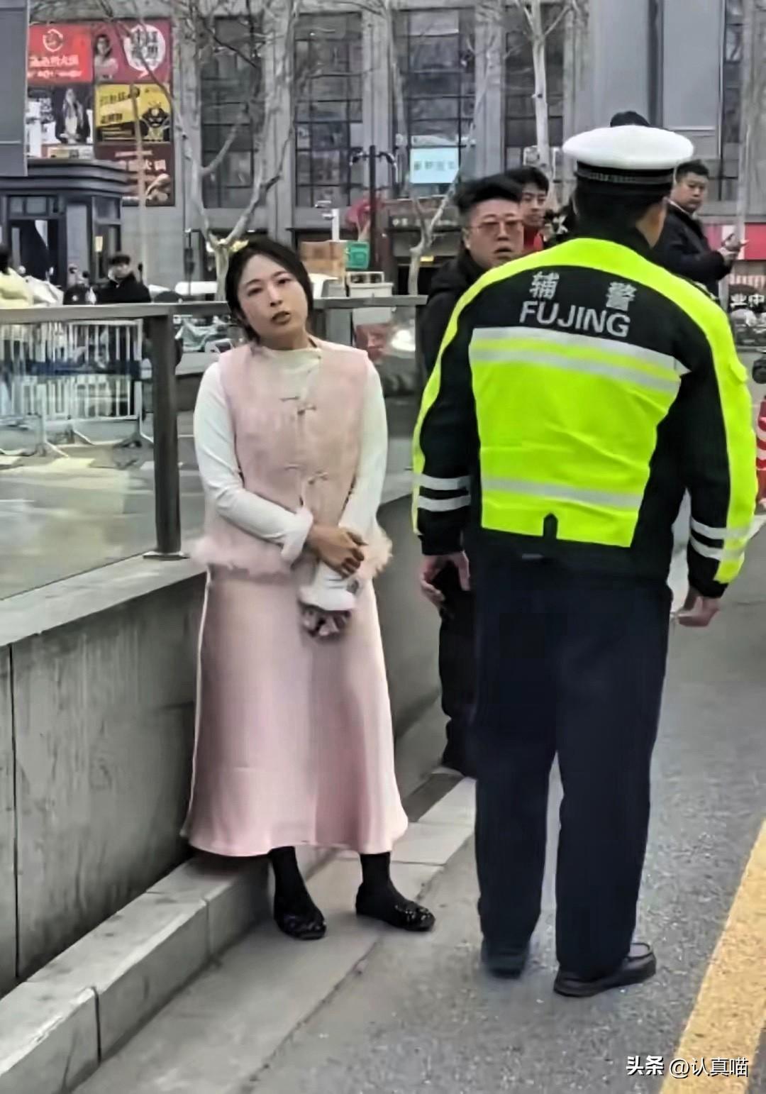 我敢打包票，扬州万象汇被打的这位女司机，往后真的很难有好日子过了。
这件事已经闹