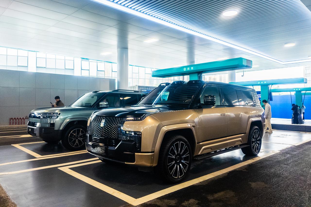 昨天参观我还在担心比亚迪的闪充充电桩没有全国普及呢，谁知道，现在已经建成了423