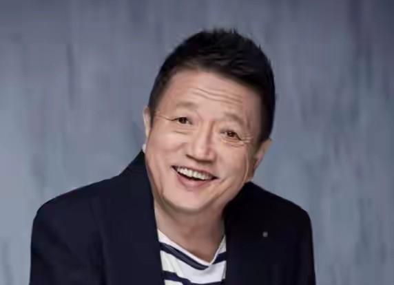 老戏骨秦焰去世。
2026年8月10日，圈内多位演员相继发文，证实了一个让无数观