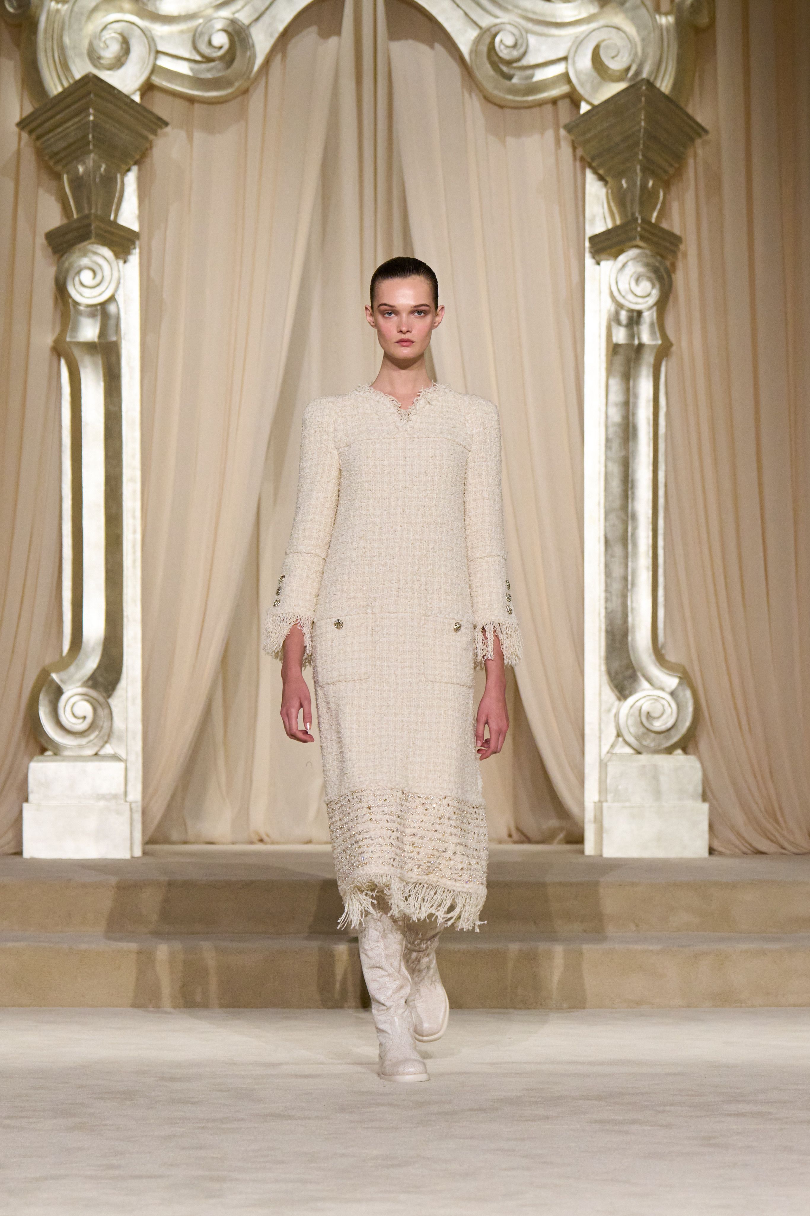 CHANEL Fall 2025 Haute Couture模特Lulu Ten