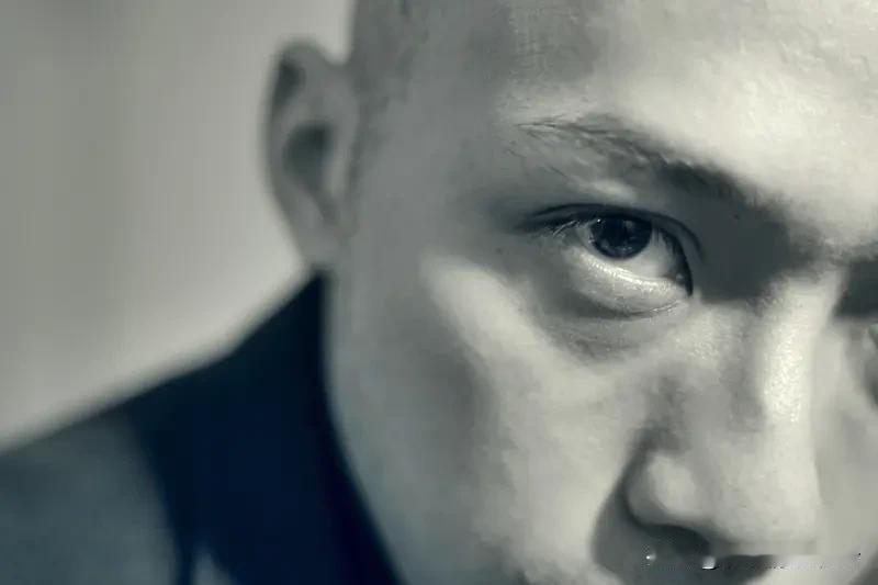 5个月没现身，突然发视频辟谣啦
消失5个月后猛地公开露面，一下就打破了全网病危传
