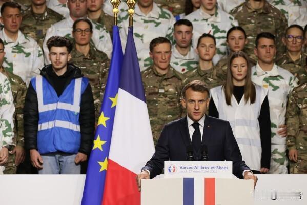 法国总统马克龙公布面向18岁和19岁志愿者、为期10个月的义务兵役制

总统埃马