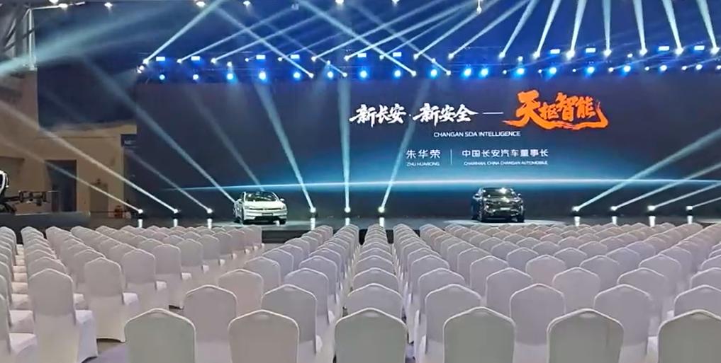 【重庆黑科技圈粉台湾青年！台湾青年狂赞智博会黑科技】9 月 5 日，智博会开幕首