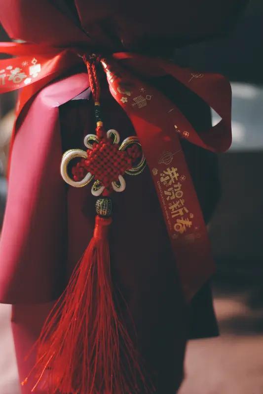 收到朋友的祝福，心里暖乎乎的！新的一年，大家心里都装着美好的期盼。正如参考里讲的