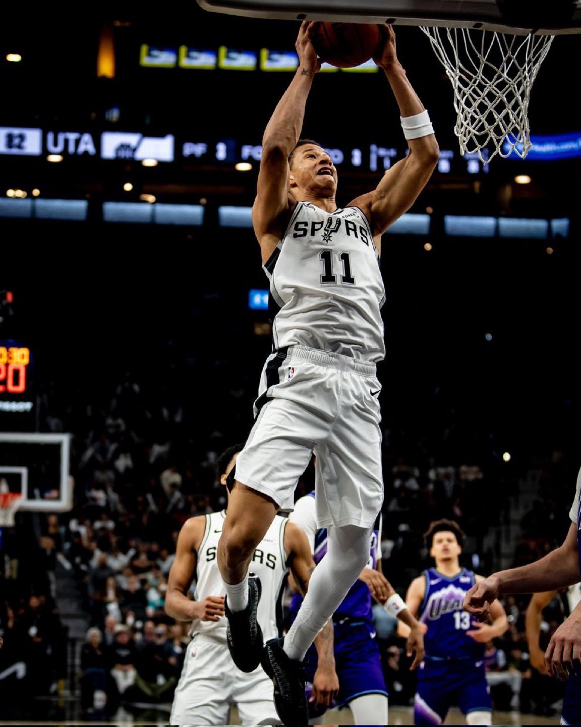 海斯和马刺新秀卡特·布莱恩特接受邀请参加全明星扣篮大赛。好了，卡特和布莱恩特都有