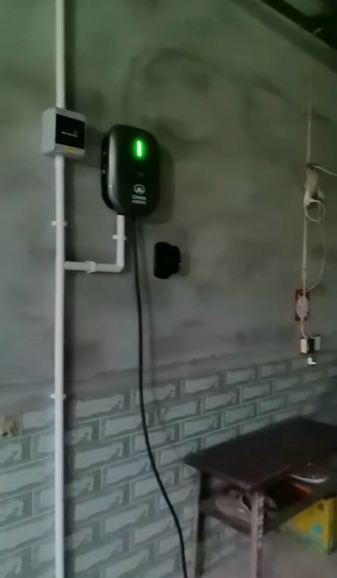 其实现在基建还有很大升级空间，特别是广阔的农村。随着现在的电器增加，新能源汽车下