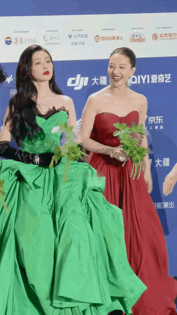 果然，杨天真说的是对的！有些人不红是有原因的！你看张天爱在北京电影节上，本来作为