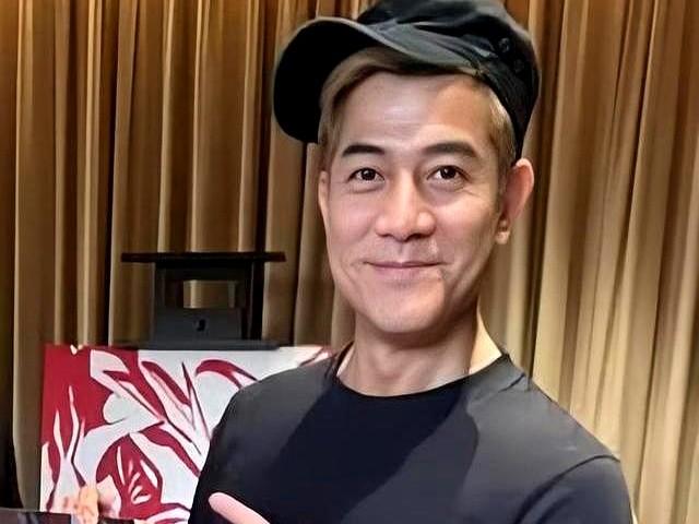 郭富城快60了，刚喜提三胎女儿。很多人到了这个年纪，连景区门票都免了。

别羡慕