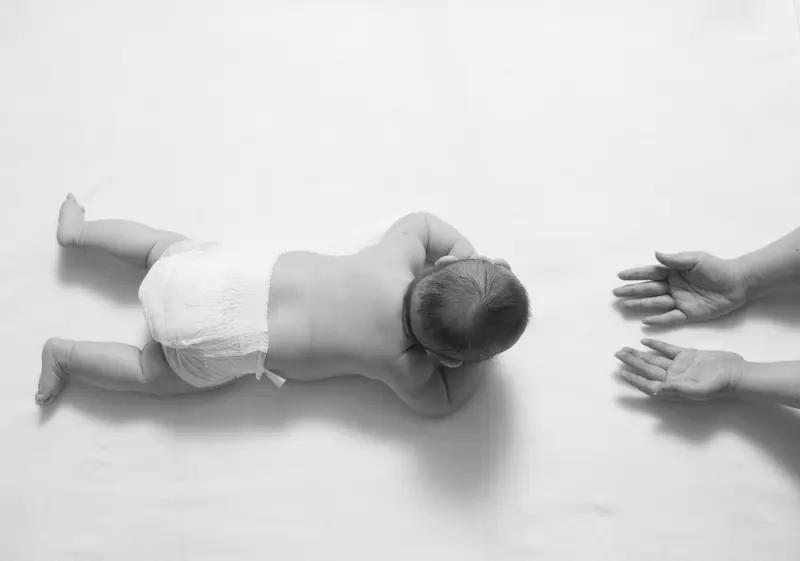 二十万到两万，这90%的亏损率，巴菲特看了连夜把书烧了，索罗斯看了直呼内行。你这