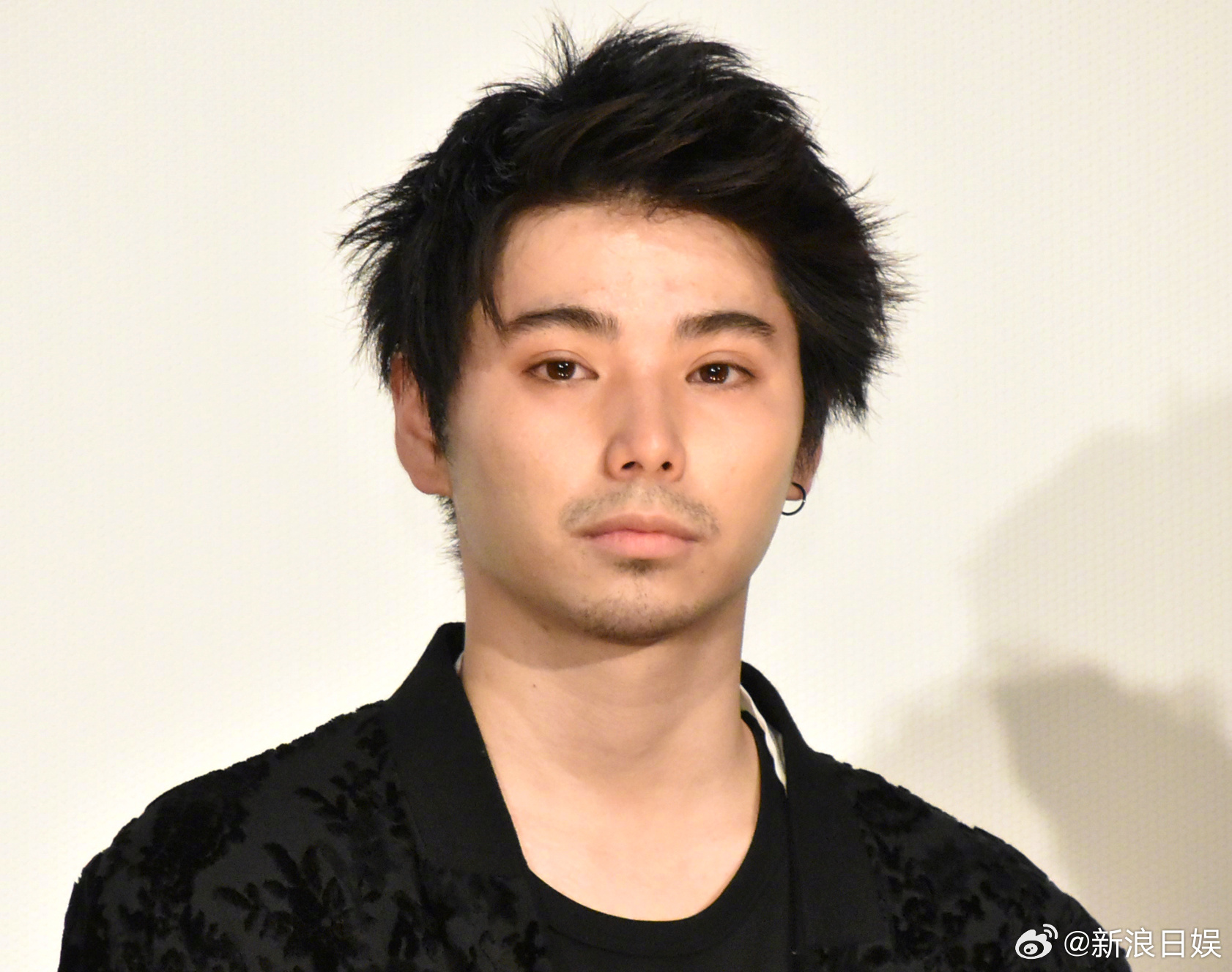 村上虹郎（29）因涉嫌伤害罪被移送检方。据办案相关人士透露，2024年3月至5月
