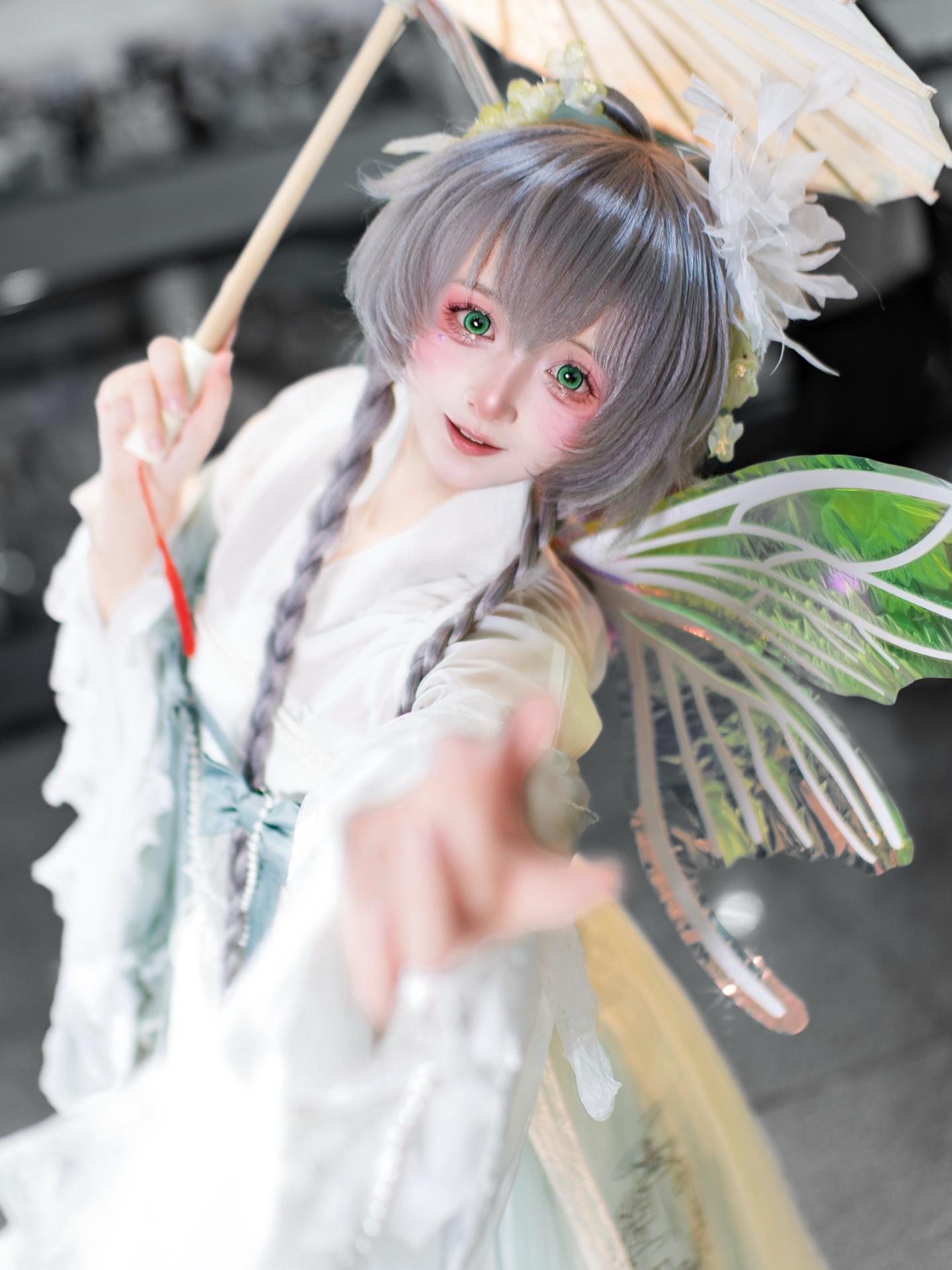 抓到一只药草小精灵✨洛天依。📷：  后期：  假发