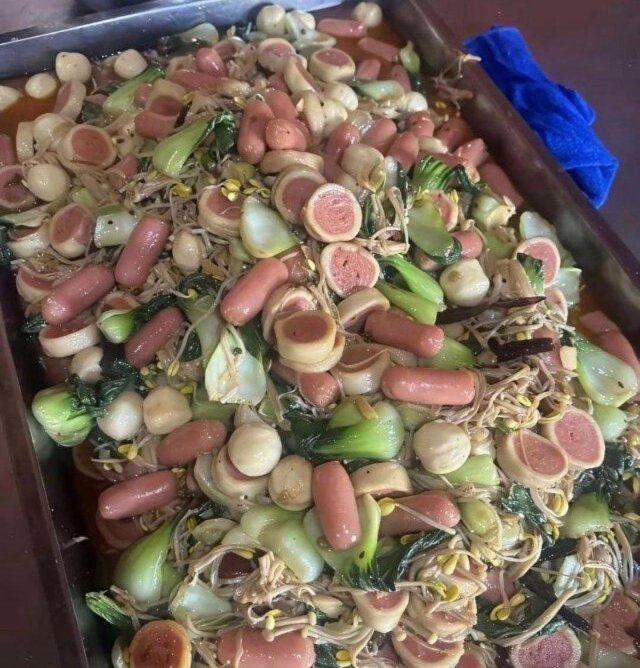 幼儿园的饭菜就这样，但是小孩居然都很爱吃 ​​​