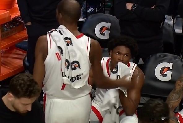 好大哥！阿门谈老大哥杜兰特：

“我们很自责。”

“没能给KD更多的帮助。”