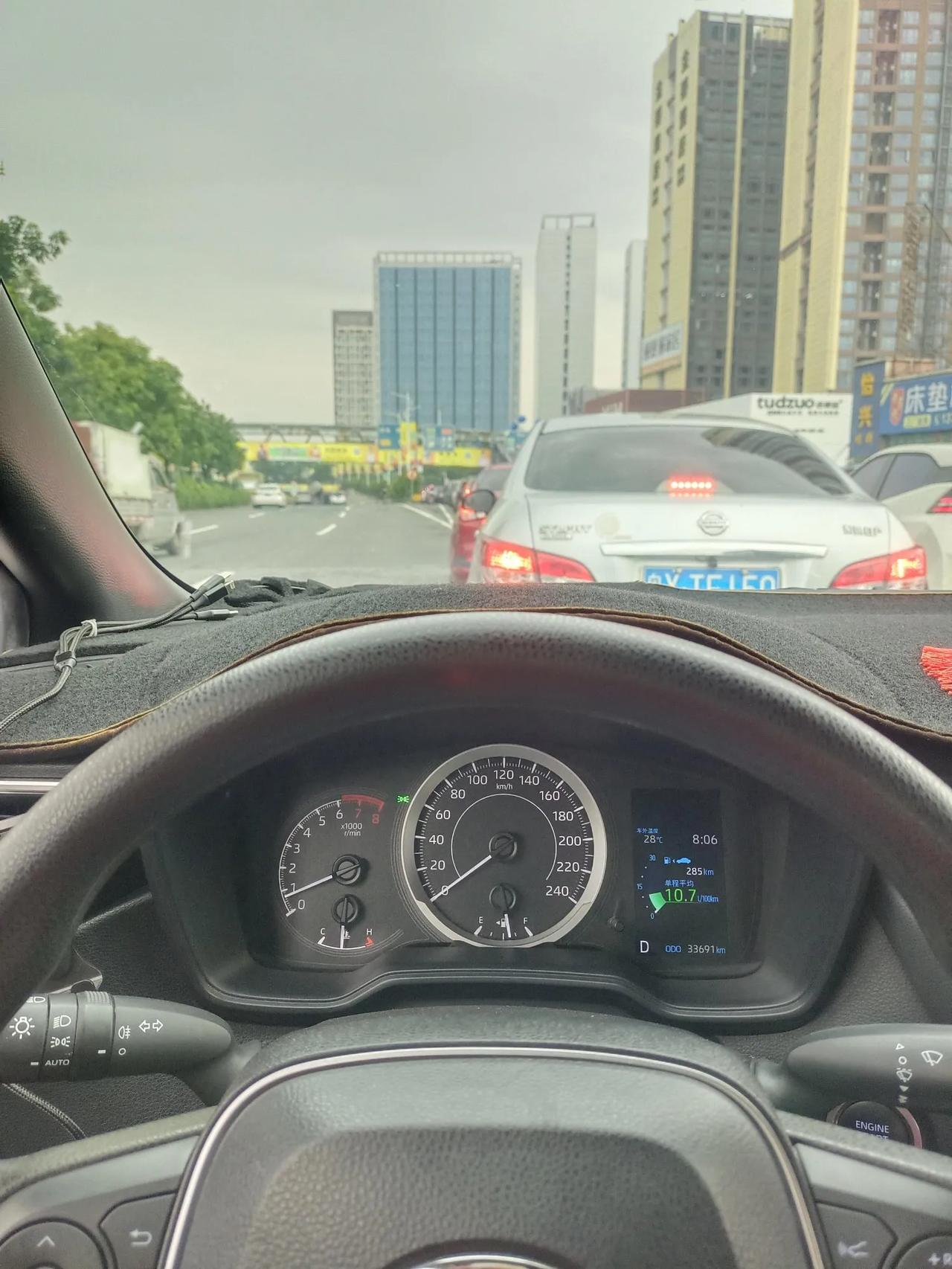 结婚一定要买房吗，
都喜欢拿房子绑住婚姻，是没安全感吗，还是精神上的物质。租房是