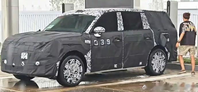 中大型SUV这个品类，做出霸气和威严感容易，但想做出动感就难了。有点好奇，小米操