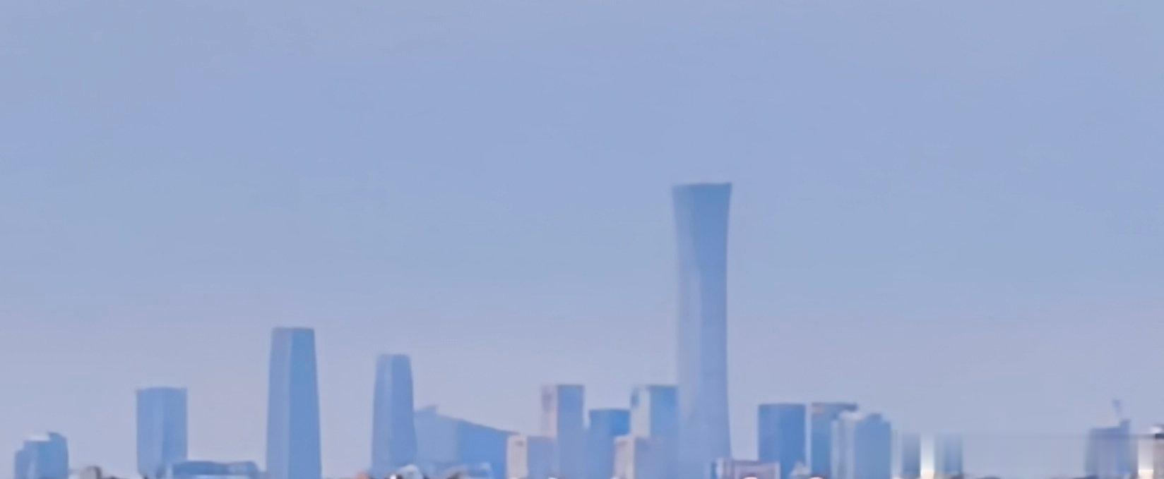 今天不续🔥了！！我要去和同事吃夜宵了！白天拍的！北京国贸！！非常清晰！ 