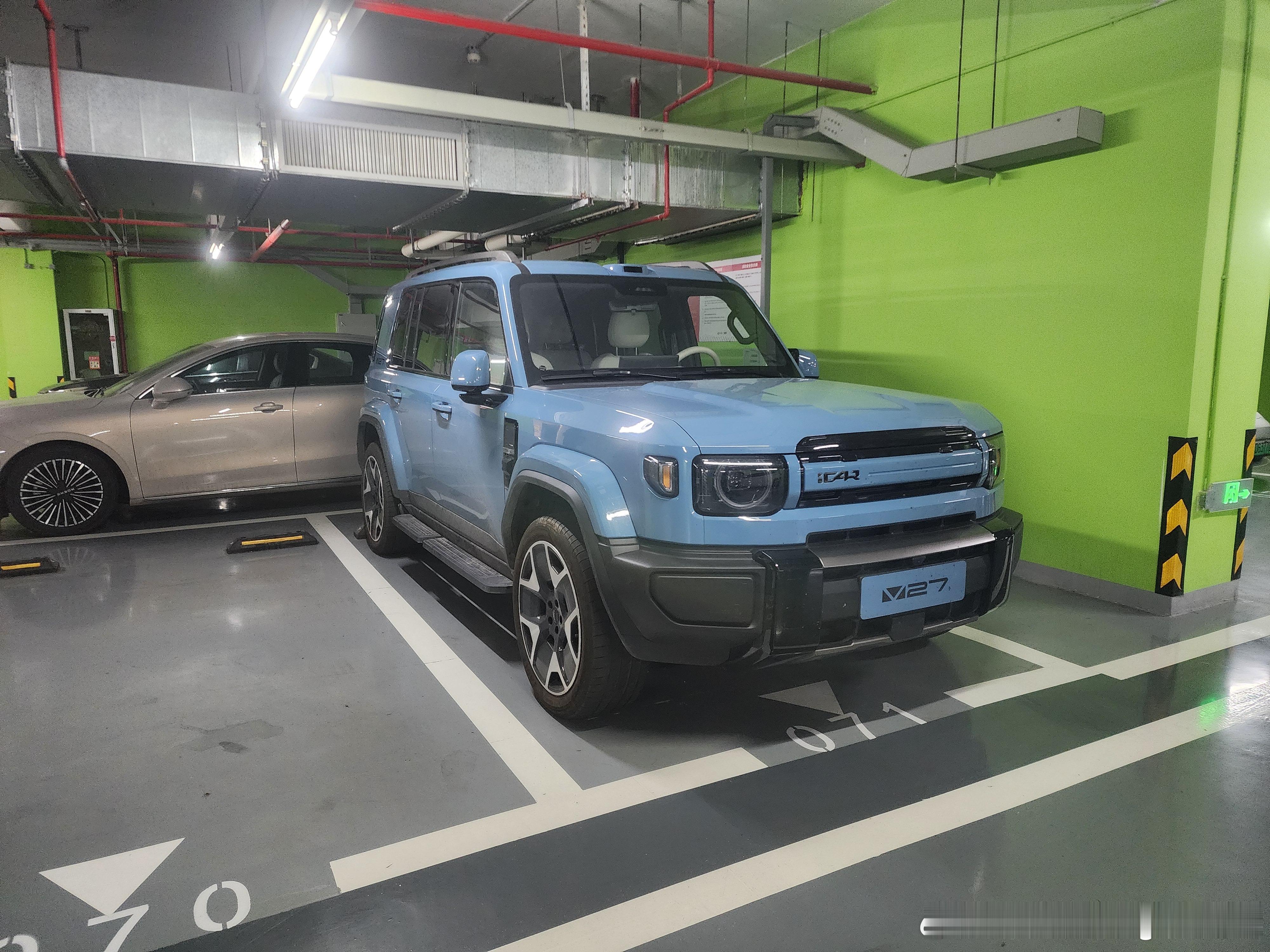 现阶段来看目前颜值能和V27有得一拼的只有接下来要登场的吉利银河战舰了，大家觉得