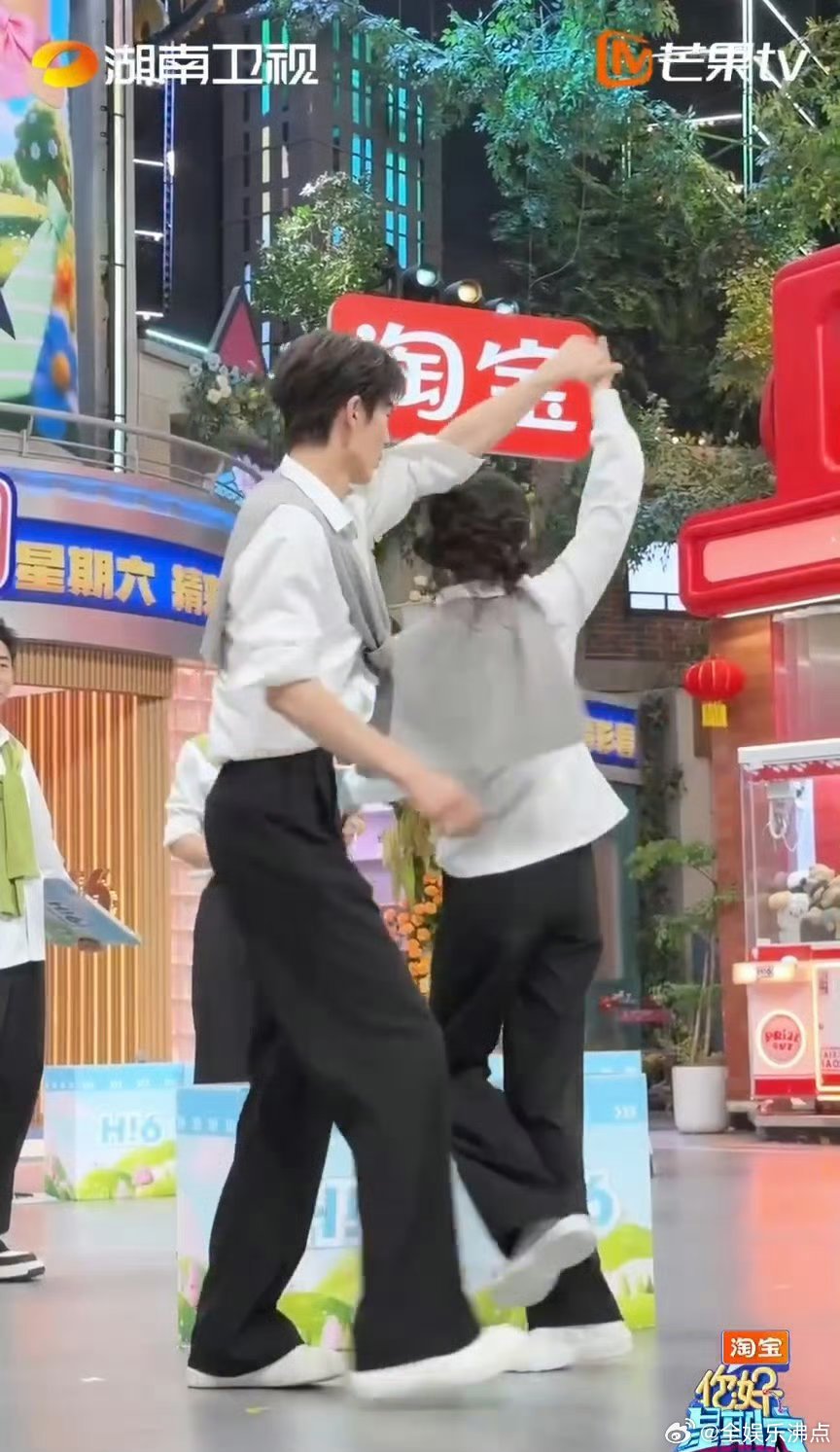 《你好星期六》这期是来发糖的吧？张凌赫田曦薇同框跳舞，最萌身高差苏感爆棚，高瀚宇