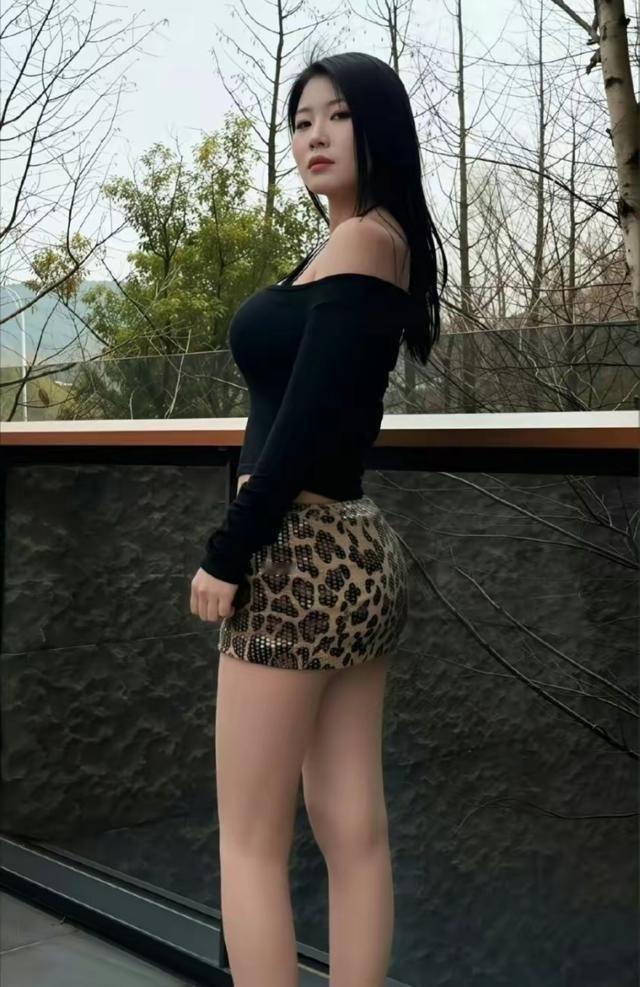 看到个姐妹要去面试总裁秘书，还有老板朋友专门给穿搭支招。其实这种面试穿搭真没啥复