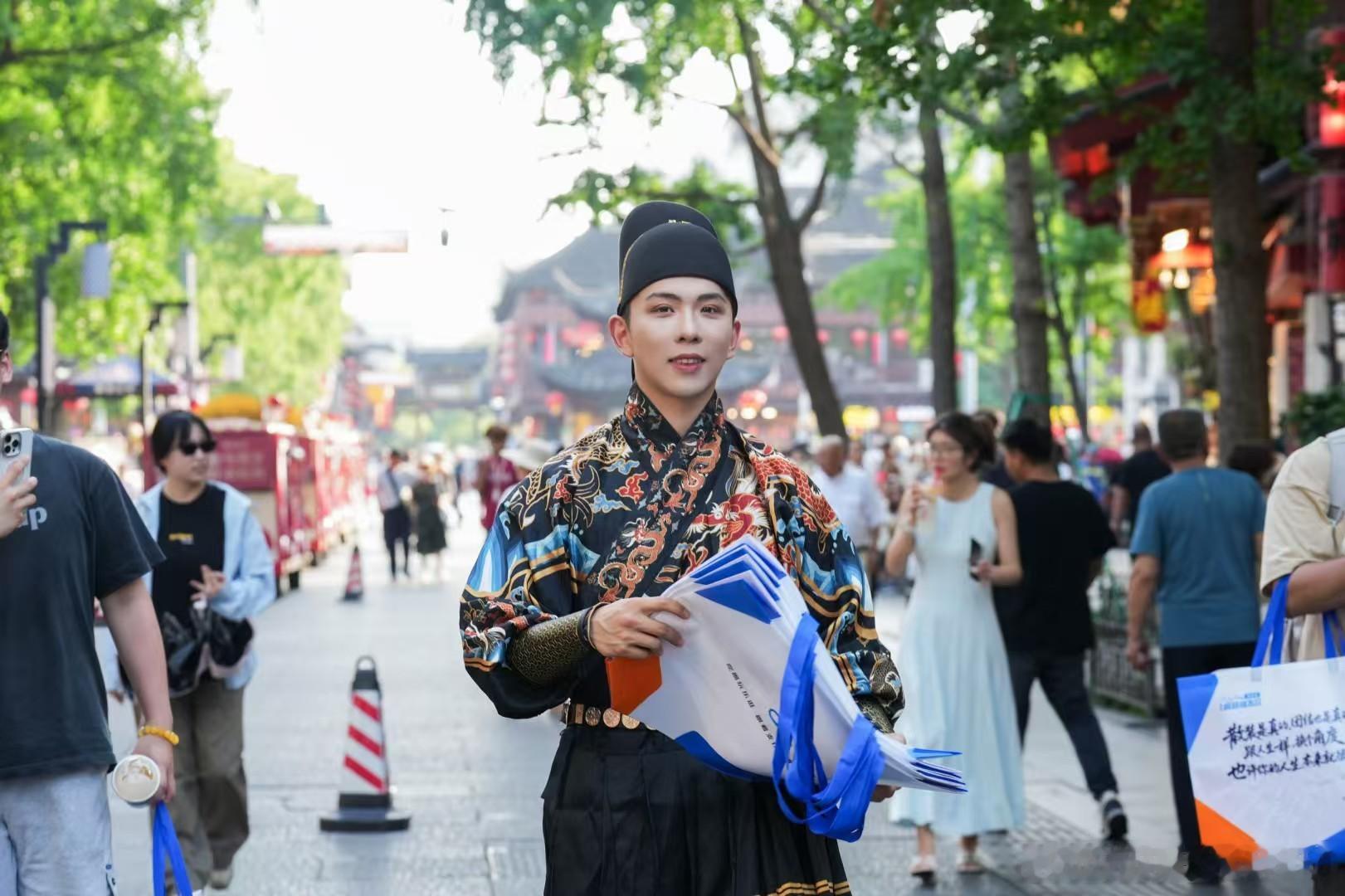 百店发支付宝助威袋为南京队加油大报恩寺遗址周末福利上线！每周五六日使用支付宝碰一