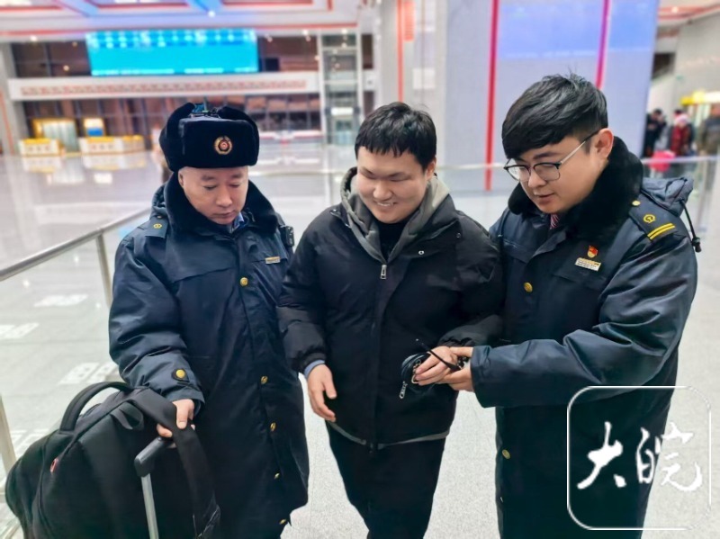 视障旅客换乘 定远双站接力护送