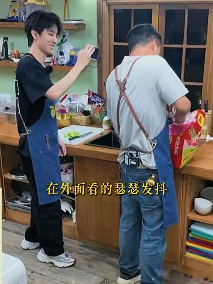 中餐厅摆摊夜，王俊凯把“COO”干成了“收尾组长”。和林大厨张雅琪清到凌晨一点，