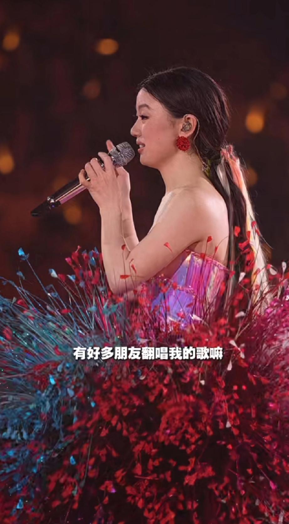 单依纯说她的歌很难，网友翻唱还爱炫技

单依纯：“炫吧，反正老了都得夹着屁股唱。