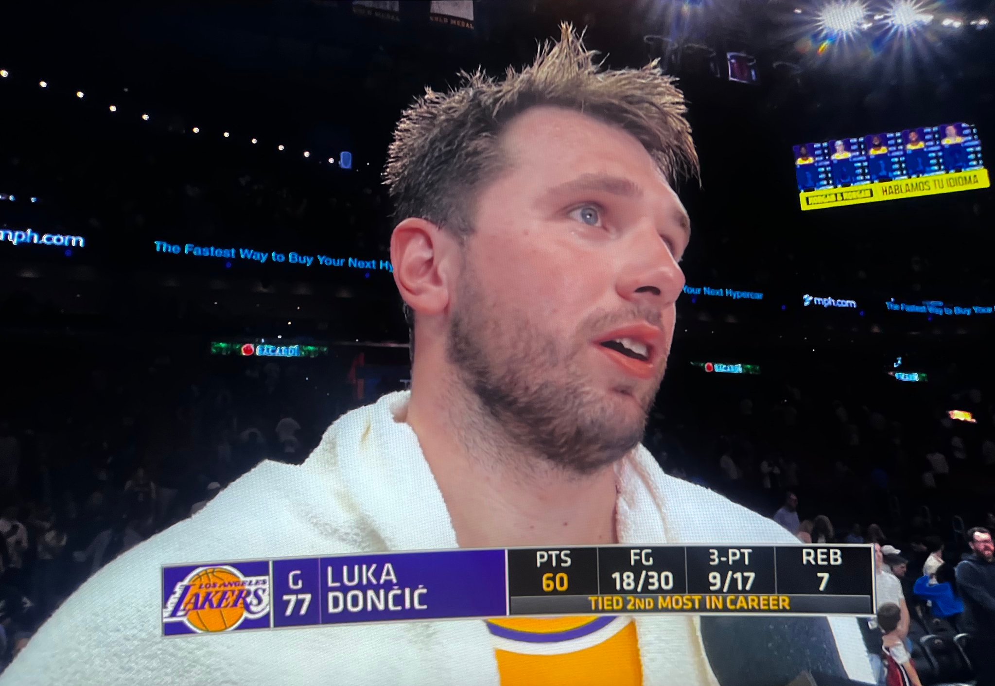 卢卡向勒布朗表达爱意：“就像我昨天说的那样，你知道的。没有他，我们就赢不了。所以