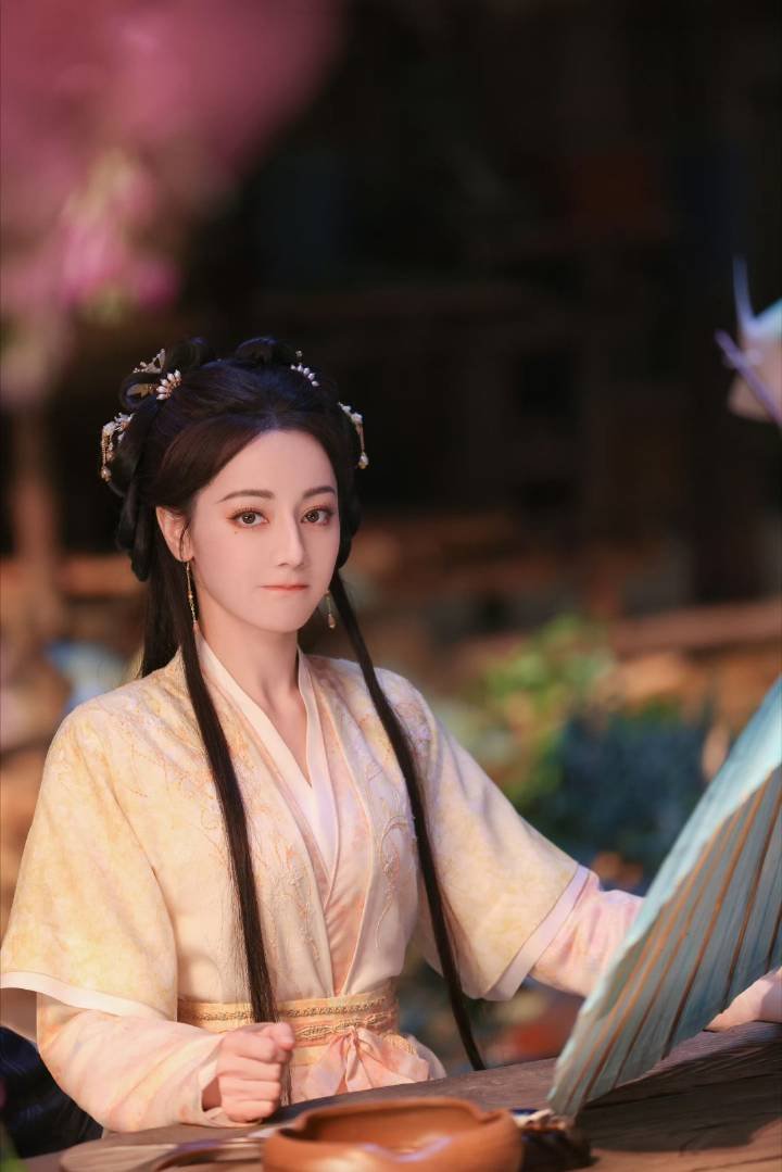 迪丽热巴跑男只录了12天欢迎大家来看白日提灯