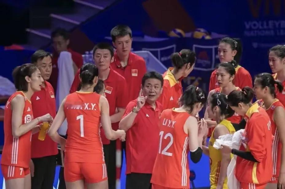 女排世界联赛香港站，中国队3:2逆转战胜土耳其，迎来了三个转机:

1、蔡斌的用