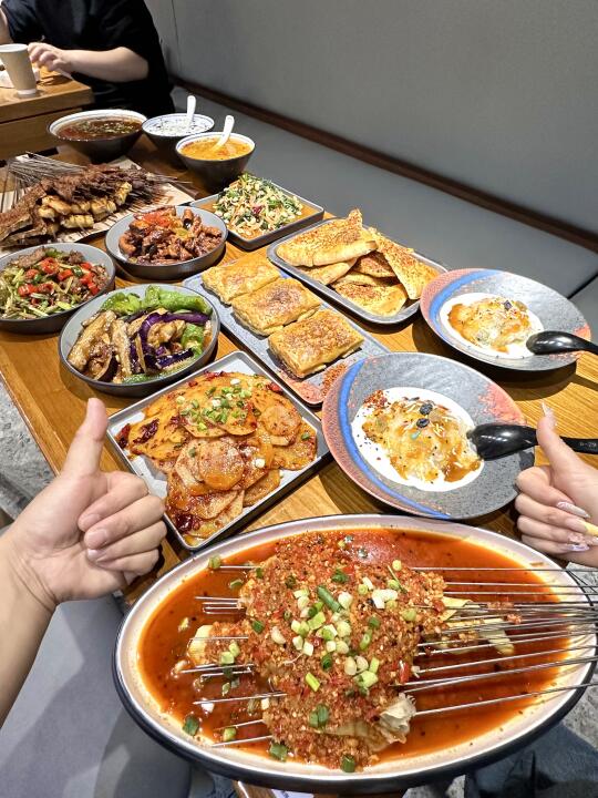 西安！回民街最绝烤肉被我找到了！！