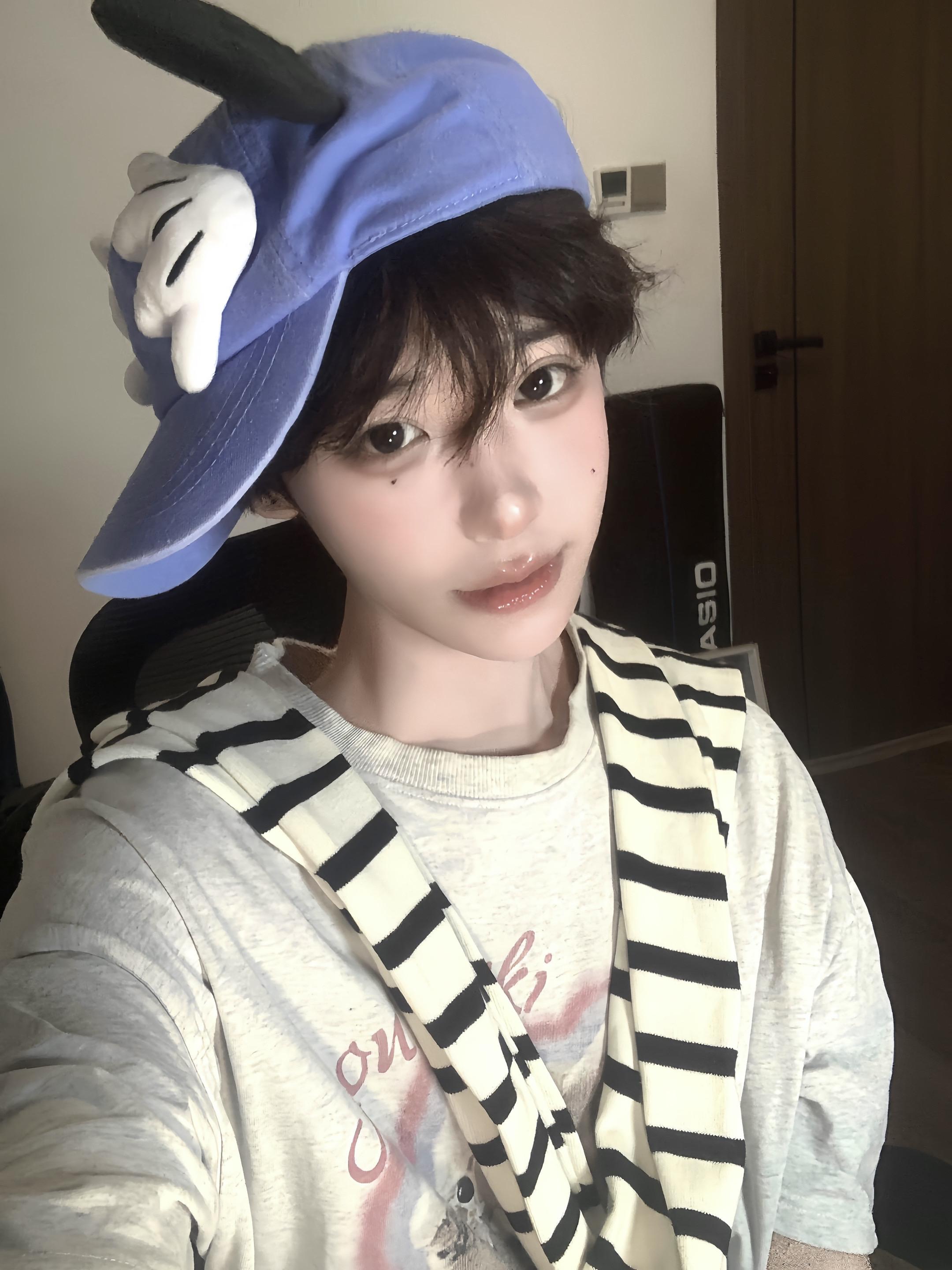 我想你一定很忙 所以只用看前面三个字就好了 •͈ ༝ •͈