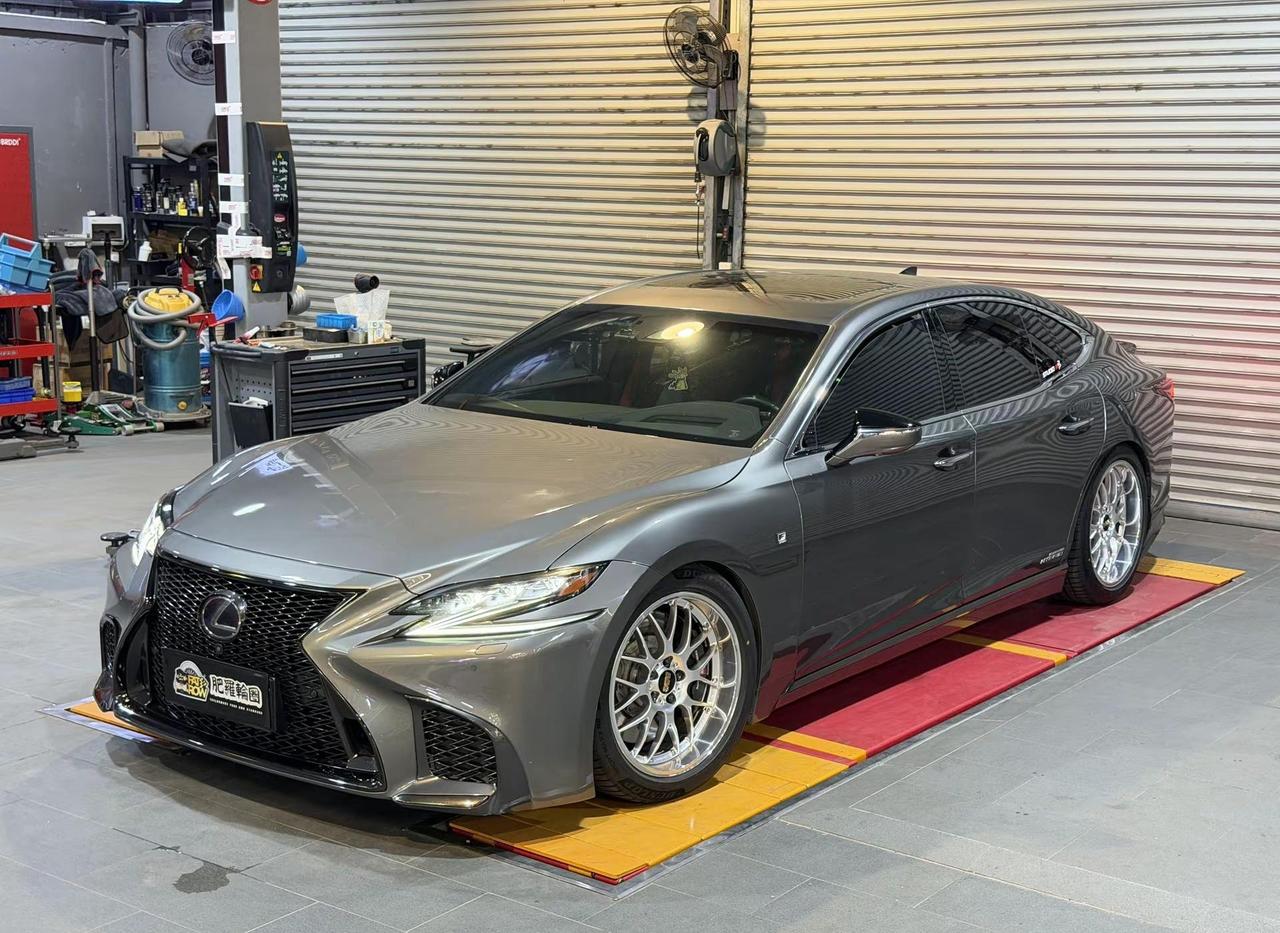 开凌志称心如意。凌志Ls500H！20寸BBS RS-GT 特殊数据！超宽抛边，