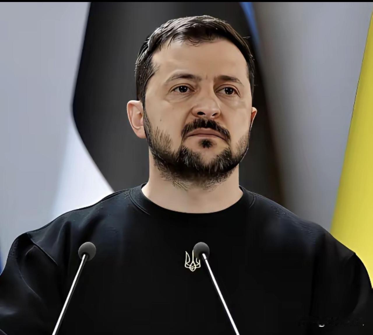 当今世界最具争议的人物非泽连斯基莫属，你说他要是英雄吧，是他把国家带入了灾难，越