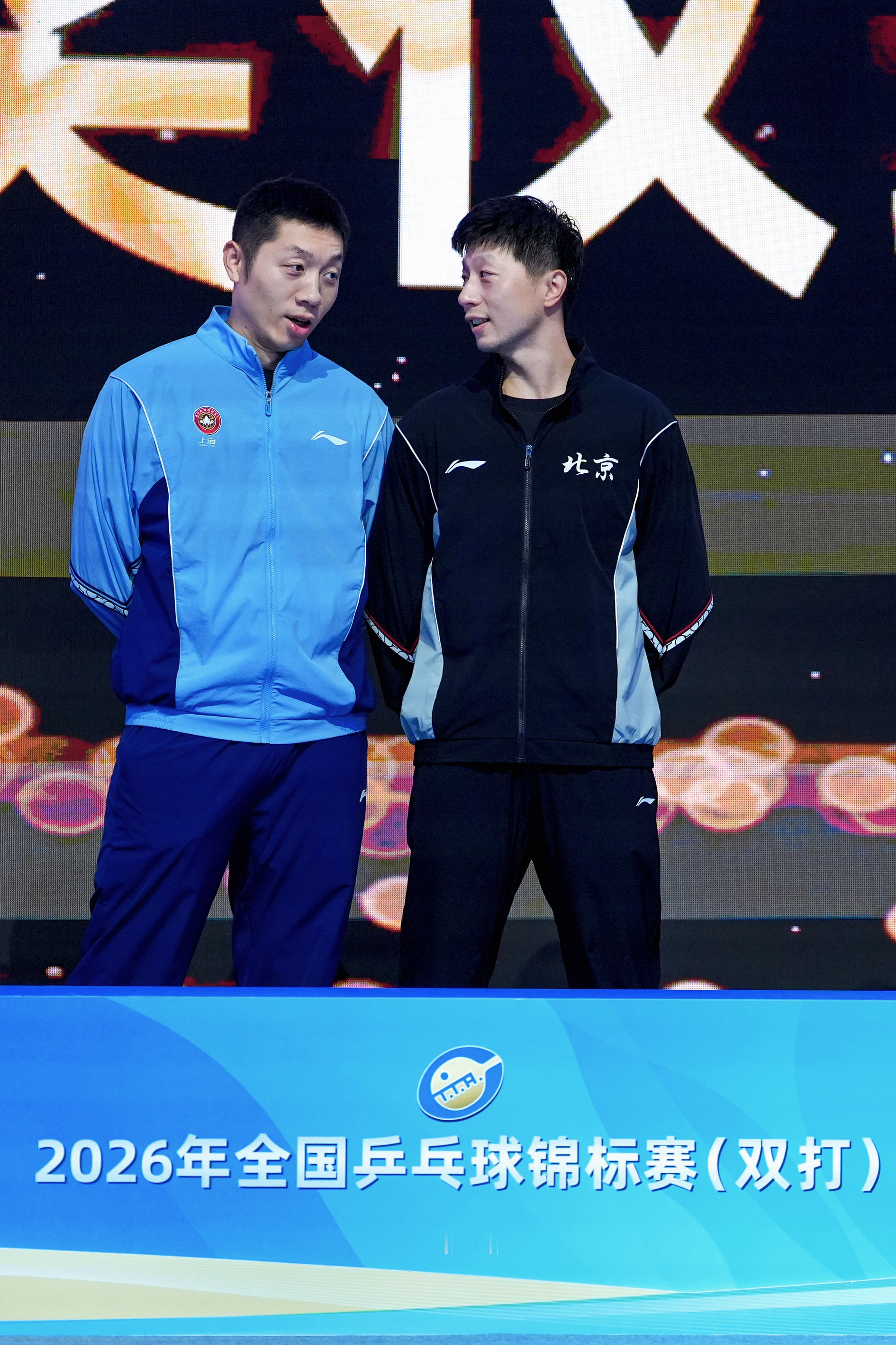 一点也没有变吧（其实脑海里还有穿着差不多外套的图 想不起来啥时候了） 