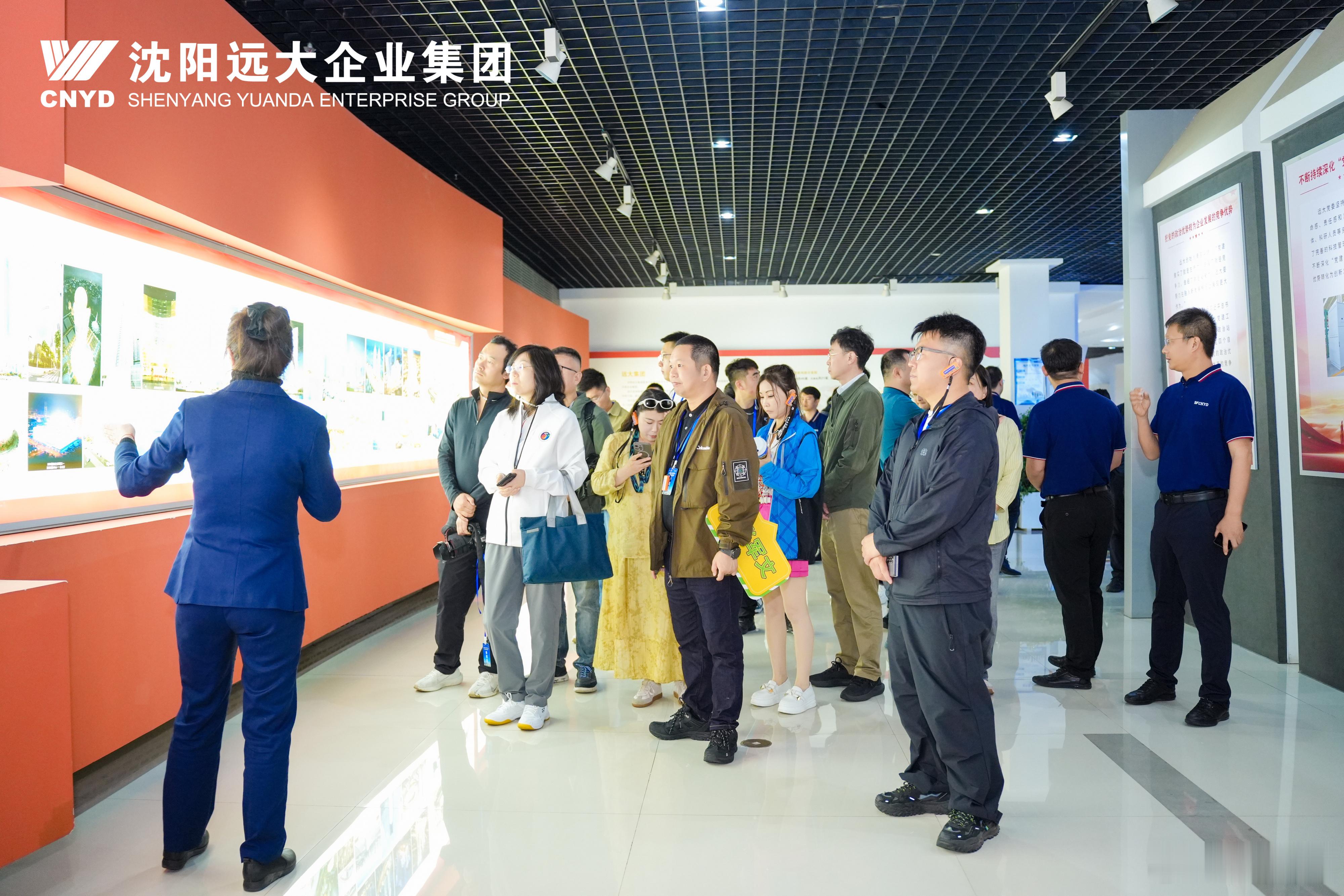 把“为什么是我”换成“幸好是我”，把“好倒霉”变成“有转机”。心态是命运的调色盘