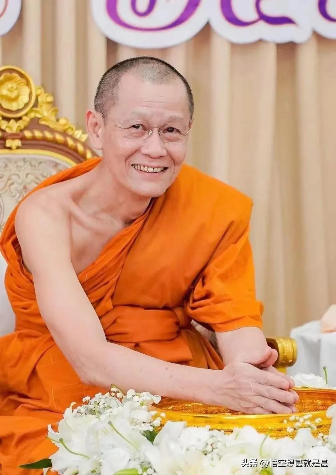 泰国是一个以信奉佛教为主的国家，从国王到普通民众都是以信仰佛教主，他们的国王见到
