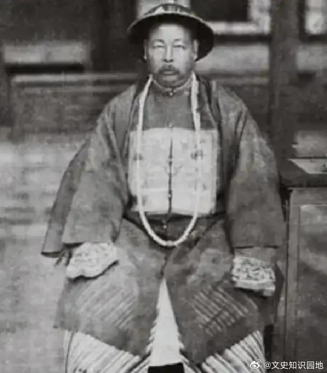 左宗棠收复新疆后绕路千里，见乔致庸第一面，张口就喊 “亮大哥”1881 年，新疆