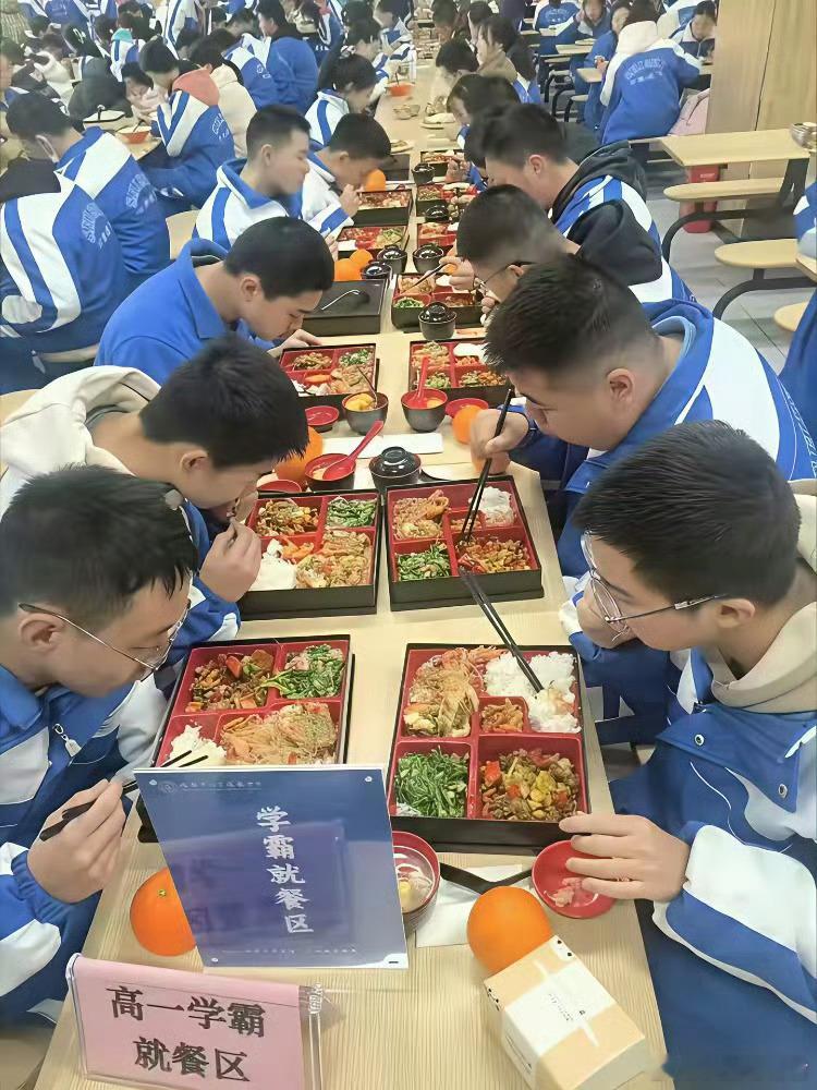 吃个饭都吃不好 ​​​