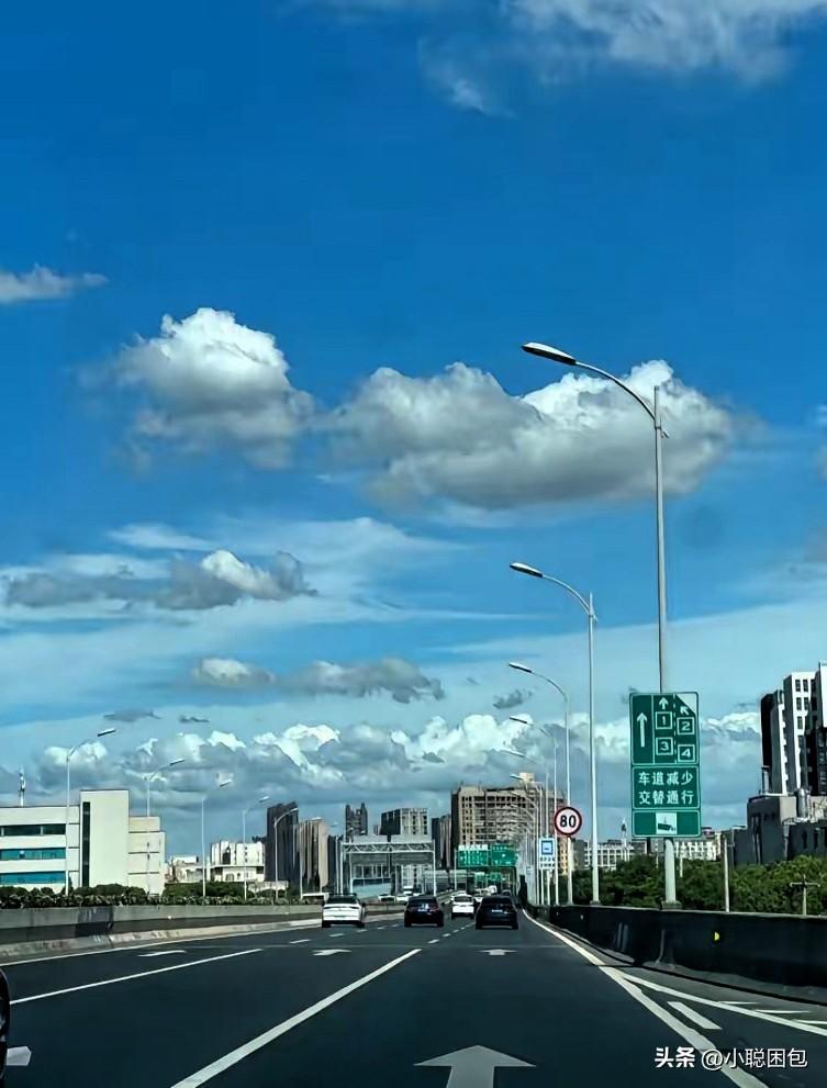 给大家提个醒，
明天过后，
也就是7月15号，全国各地就正式
进入三伏天了，我这