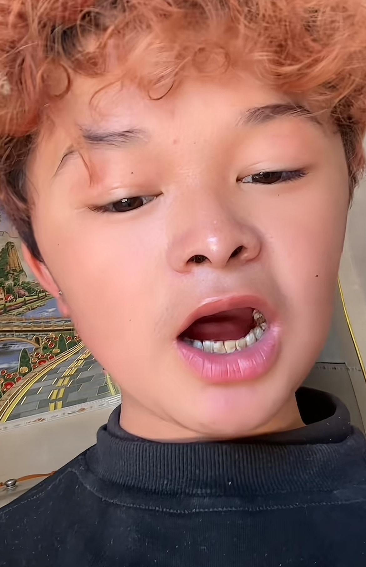 坏了，“小马云”范小勤已经18岁了，而且还要征婚，并说出了自己的优势。
范小勤因
