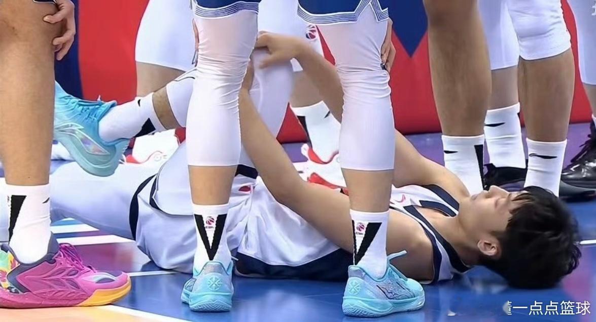 4人5犯离场！广东宏远残阵硬刚青岛，加时赛110-105逆天翻盘当青岛男篮韦瑟斯