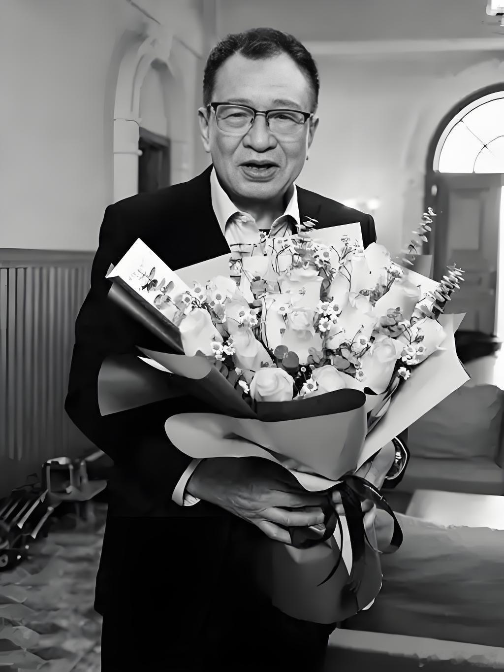 10月28日许绍雄去世，11月1日冯淬帆去世，[祈祷][祈祷][祈祷]。 ​​​