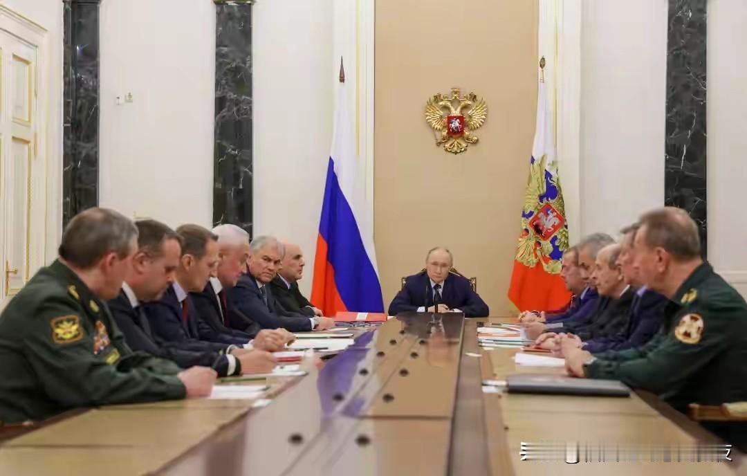 俄披露美高超导弹，普京神情严肃：俄已被渗透