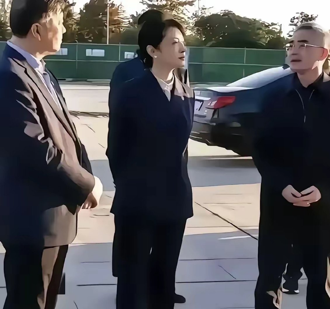 不懂就问，手放在背后和前面有什么讲究吗？ 